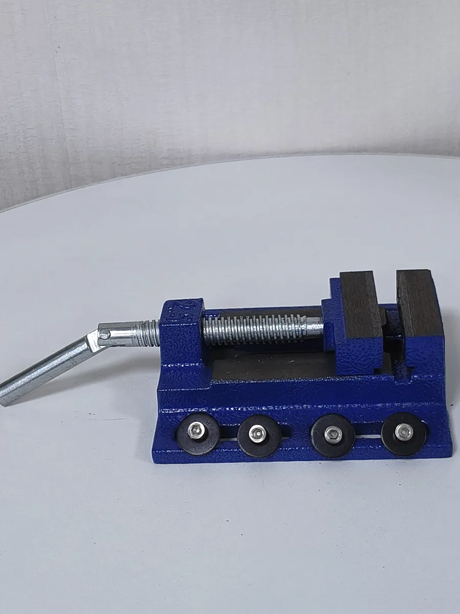 V2 Standard Bench Vise in blue cast iron with its tommy bar fitted