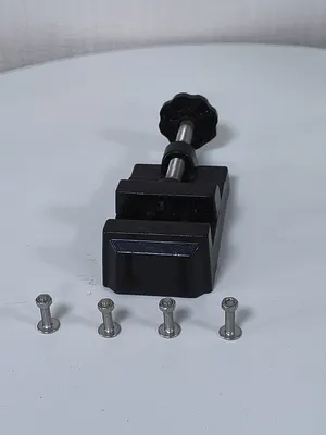 V1 Mini Bench Vise viewed end-on from the handle